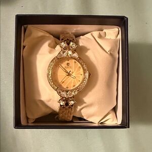 Elegant Gold Women's Watch with Crystal Accents
